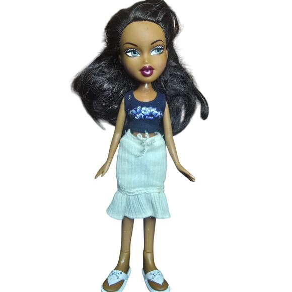 Bratz Sun Kissed Summer Sasha with Outfit + Shoes - Picture 1 of 9